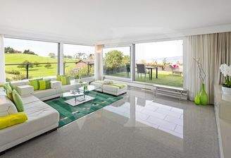 Lichtdurchfluteter Wohn- und Essbereich