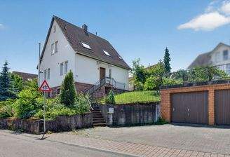 Haus mit Garagen