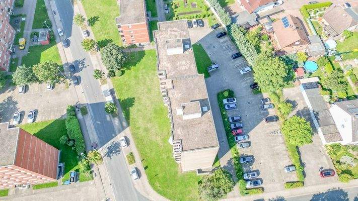 Parkplatz direkt am Gebäude 