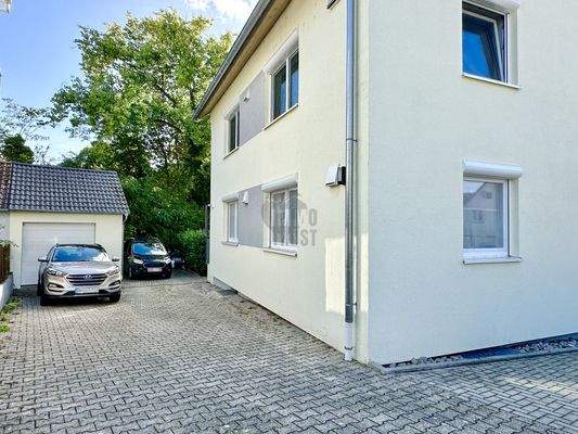 Garage mit Außenstellplatz