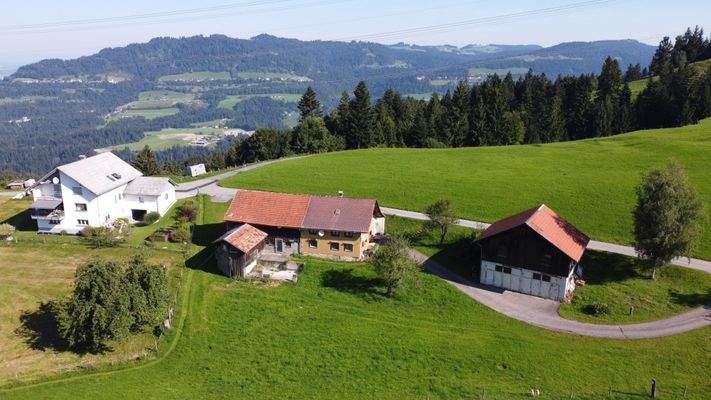 Bauernhof mit Nebengebäude