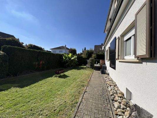 Großer Garten, mit Hecke umfriedet