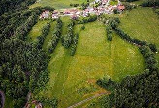 Angrenzender Wiesenstreifen