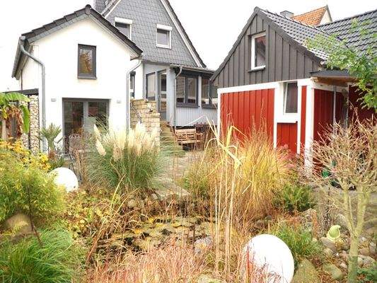 Haupthaus und Gästehaus Rückansicht.jpg