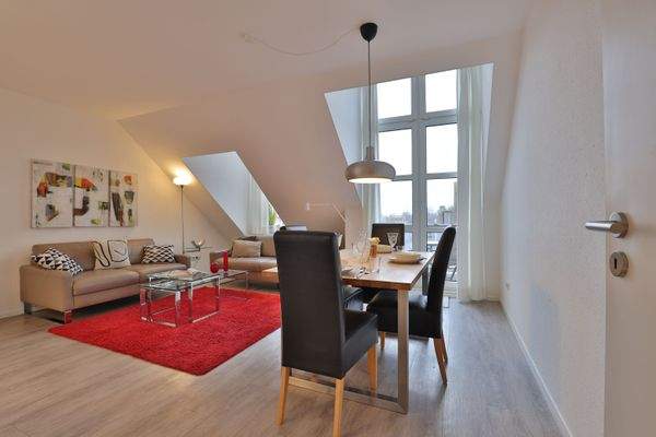 moderner Wohn-/ Essbereich