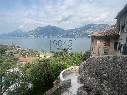 Historisches Gebäude mit 7 Luxusapartments und Pool in Brenzone sul Garda - Gardasee