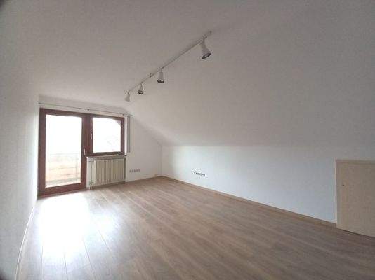 OG Zimmer 1 mit Zugang zum Balkon