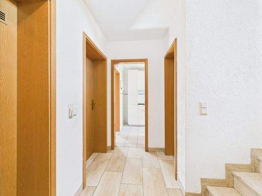 Flur im Obergeschoss mit Blick zur Küche