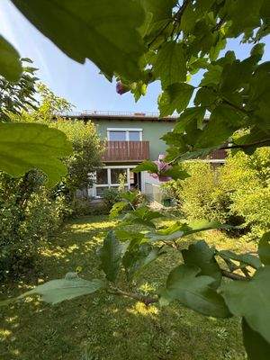 Im rückseitigen Garten Erholung finden 