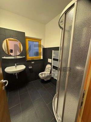 2. Dusche/WC_2°doccia/WC