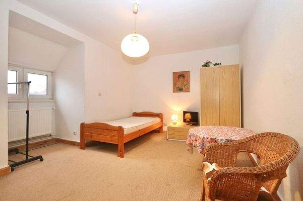 ein großzügiges Zimmer im DG