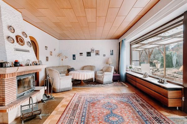 Wohnzimmer mit Bllick in den Garten