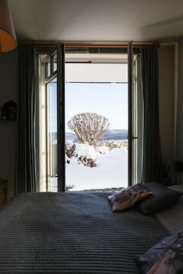 Schlafzimmer Blick nach Draußen.jpg