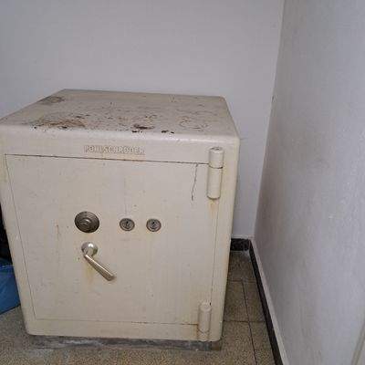kleiner Safe