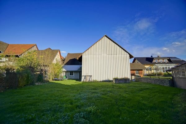 Scheune und Garten