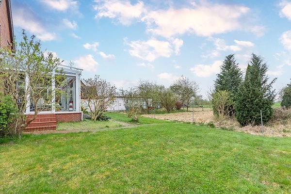 Wintergarten-Ansicht vom Garten