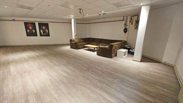 Blick durch den großen Raum 1