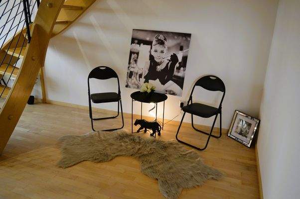 Homeofficeplatz re v. der Treppe