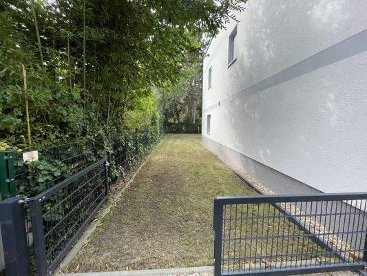 seitl. Gartenansicht 