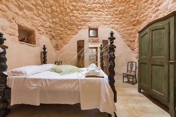 Trulli aus dem 17. Jahrhundert mit Pool