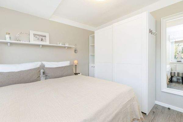 9 Schlafzimmer Whg. 1.jpg