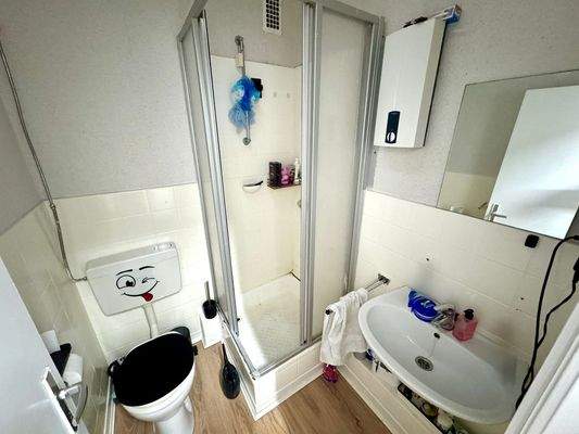 3. OG 1-Zimmer: Badezimmer