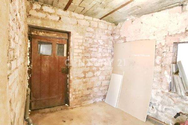 Kellerraum 2 - Ansicht Tür zum Hof