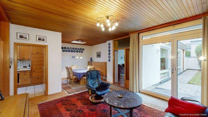 Wohndiele mit Blick in den Essbereich und in die K