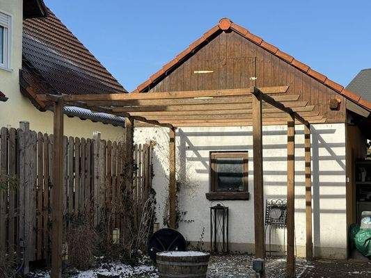 Freisitz hinter der Garage