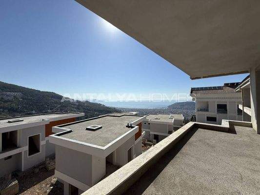 Sea View Houses with Private Pool in Alanya Tepe