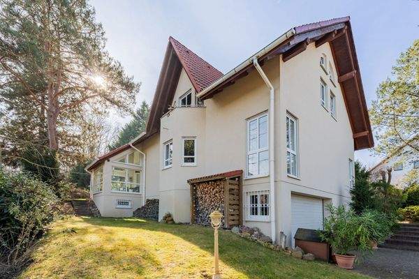 Schönes Familienhaus mit gepflegtem Vorgarten