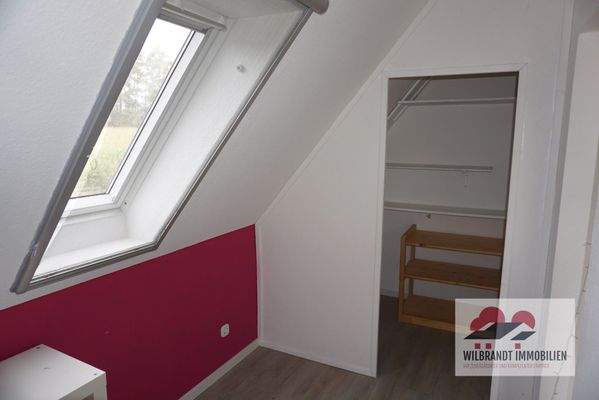 Begehbarer Kleiderschrank im Dachgeschoss