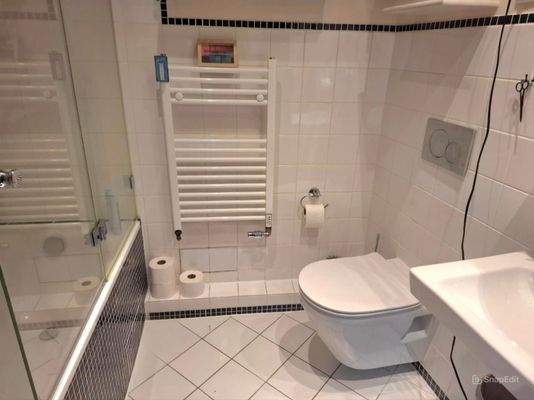 Badezimmer mit Wanne