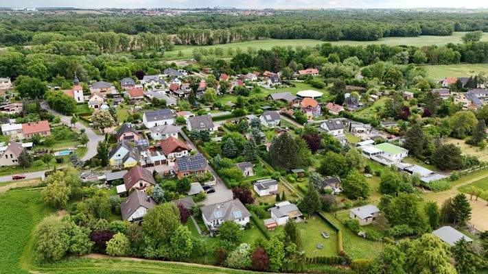 Hausansicht von oben mit Umgebung