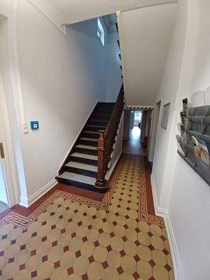 Flur um Erdgeschoss Hauptgebäude