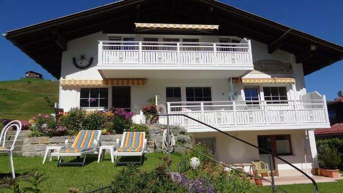 Hausansicht FERIENWOHNUNGEN Vier Jahreszeiten