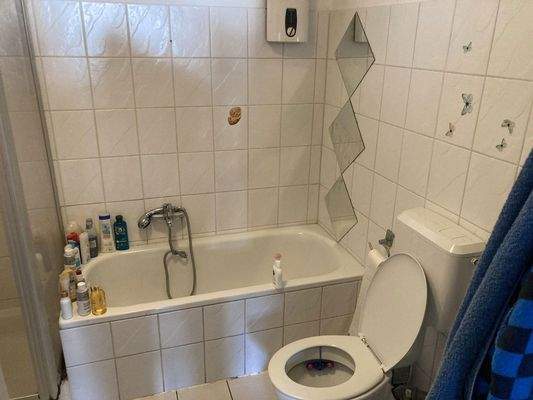 2.OG links Badewanne