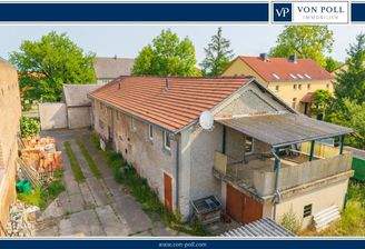 das gesamte Gebäude