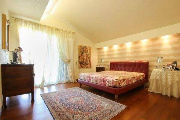 Hauptschlafzimmer mit Ankleide