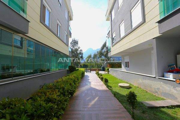 3-Bedroom Duplex Flat with Terrace near the Beach in Konyaaltı