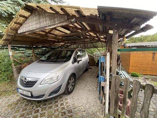 Stellplatz auf dem Grundstück