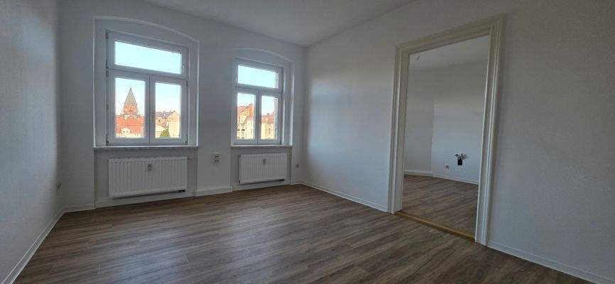 Wohnzimmer mit Zugang zur Küche