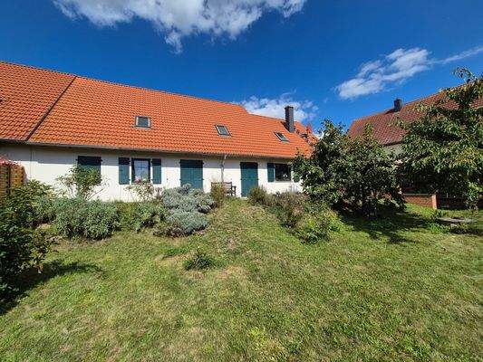 Haupthaus Rückseite mit Garten