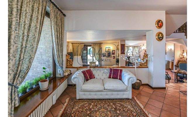 Elegante Villa mit Meerblick in der bezaubernden Hügellandschaft der Marken