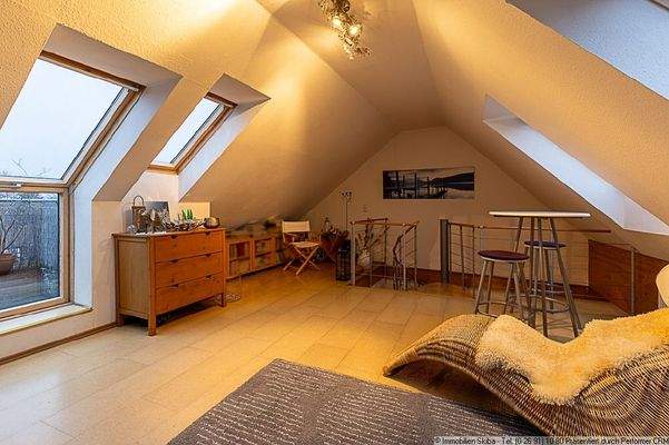 Dachstudio mit Balkonzugang