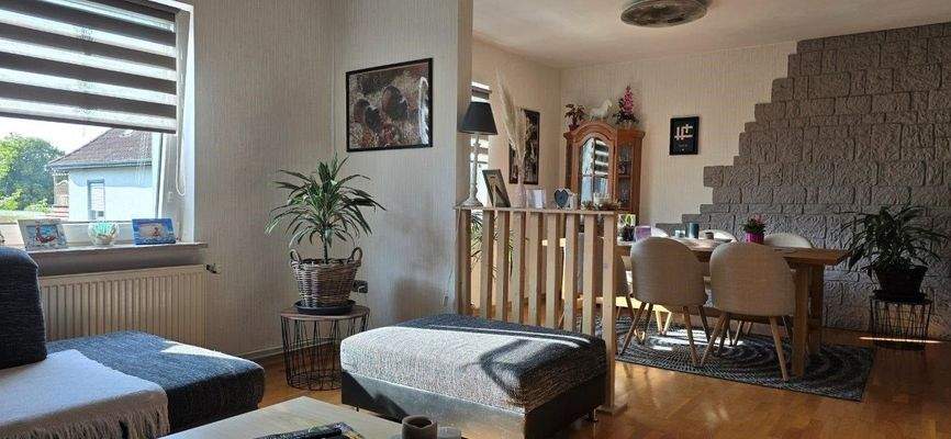 Wohnzimmer mit Blick in das Esszimmer 1.OG