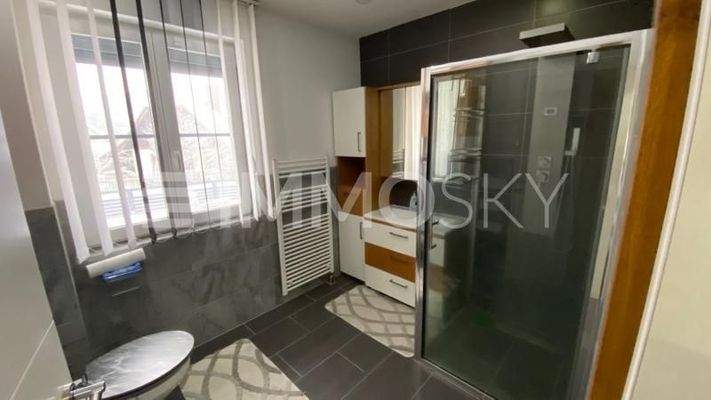 EINES DER BADEZIMMER