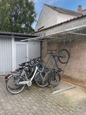 Fahrradabstellplatz im abschließbaren Hof