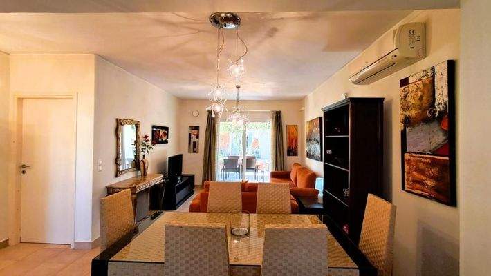 Kreta, Maleme: Erdgeschoss-Apartment mit 2 Schlafzimmern, Garten und Gemeinschaftspool, nur wenige Schritte vom Strand entfernt