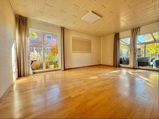 Großzügiges Wohnzimmer…